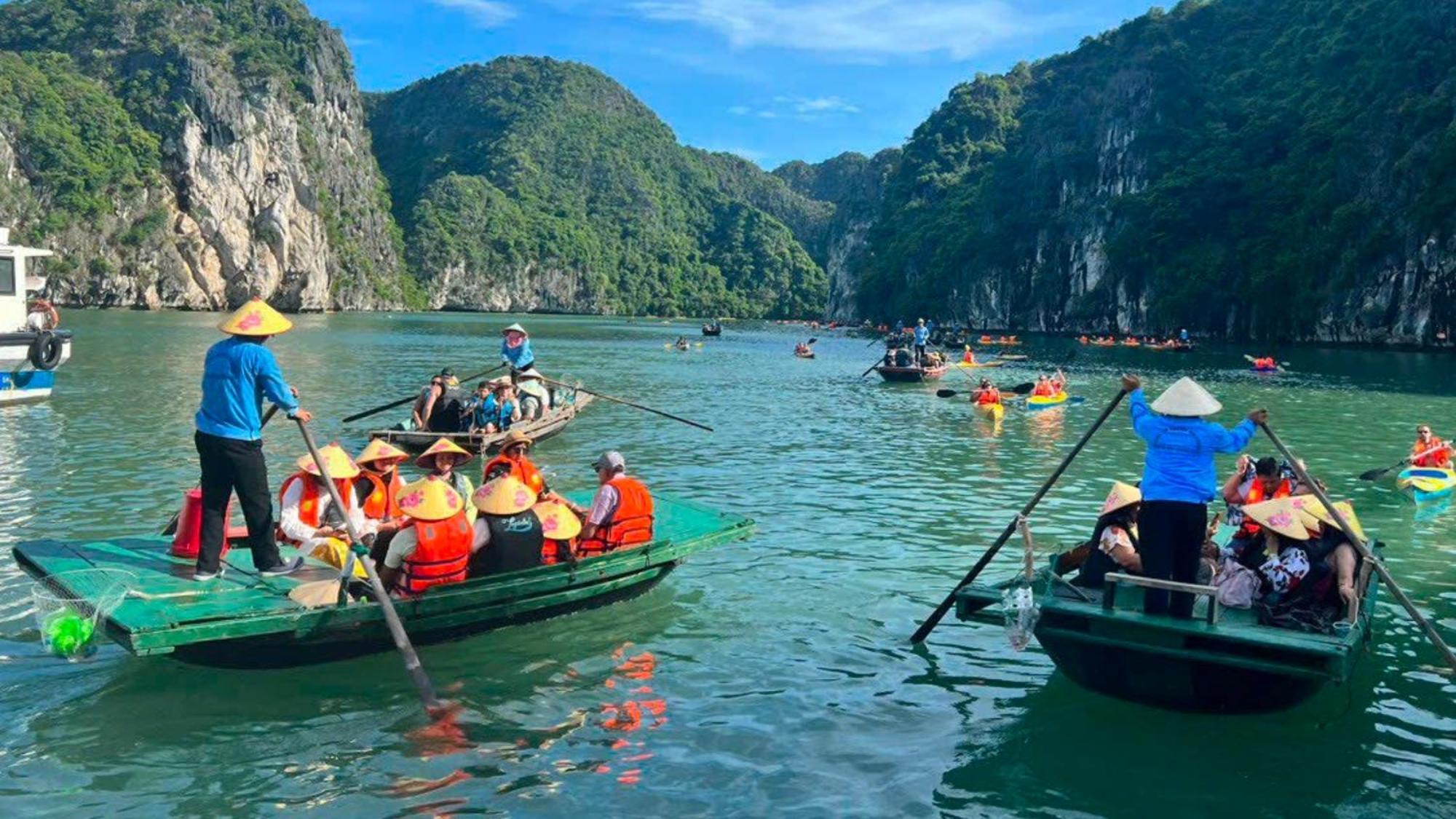 Lotus Elegance Cruise Hotell Ha Long Eksteriør bilde