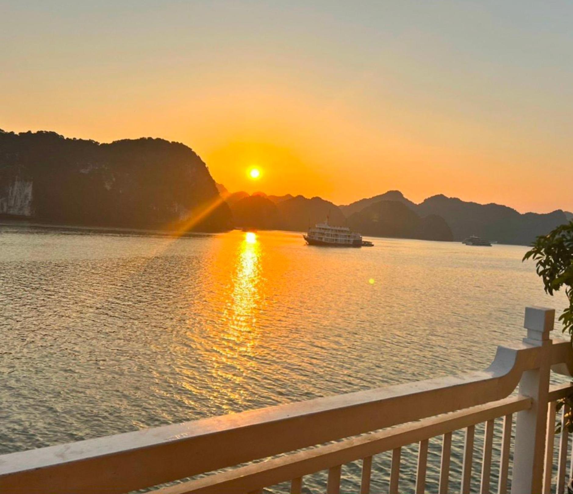 Lotus Elegance Cruise Hotell Ha Long Eksteriør bilde
