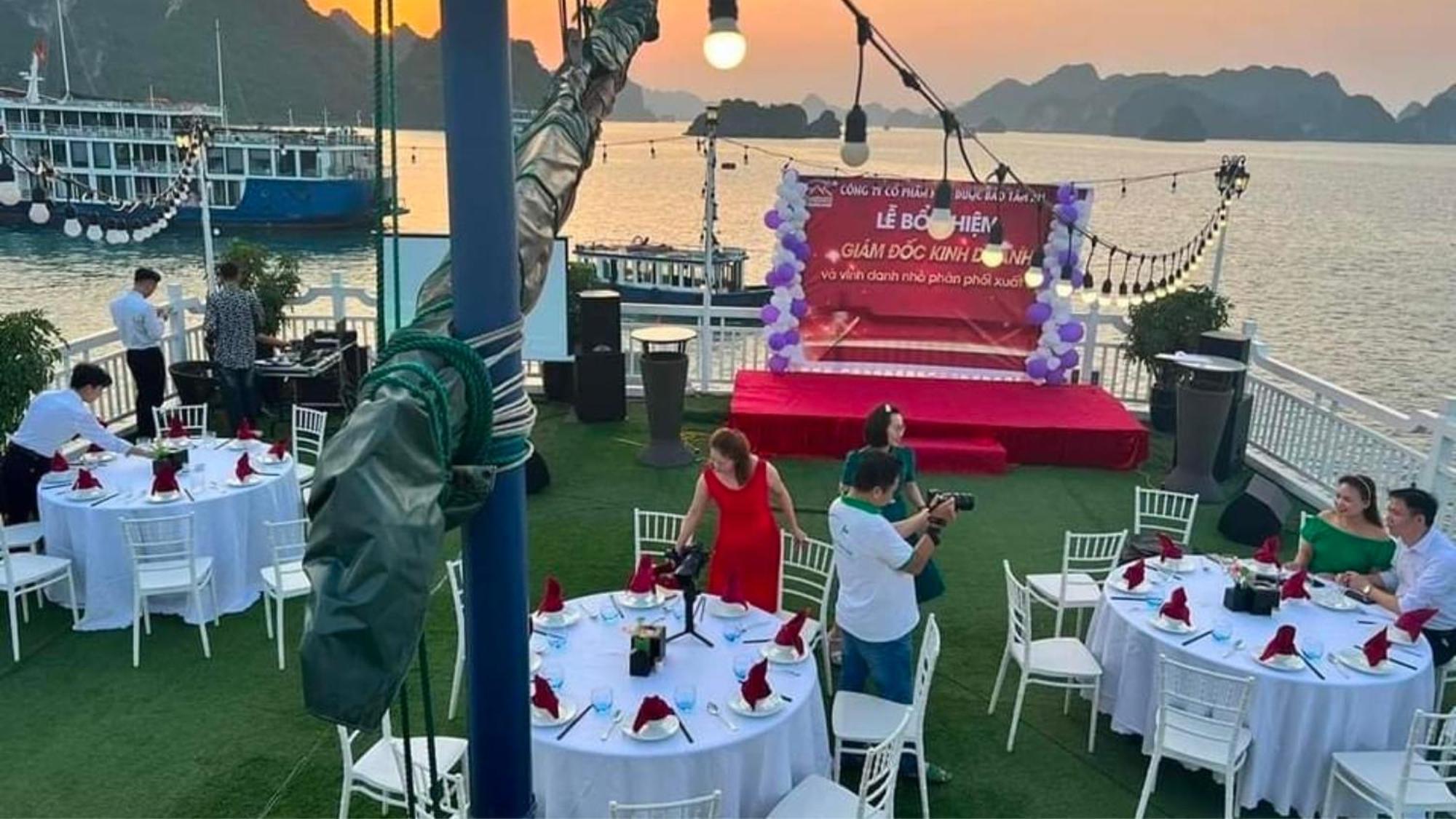 Lotus Elegance Cruise Hotell Ha Long Eksteriør bilde