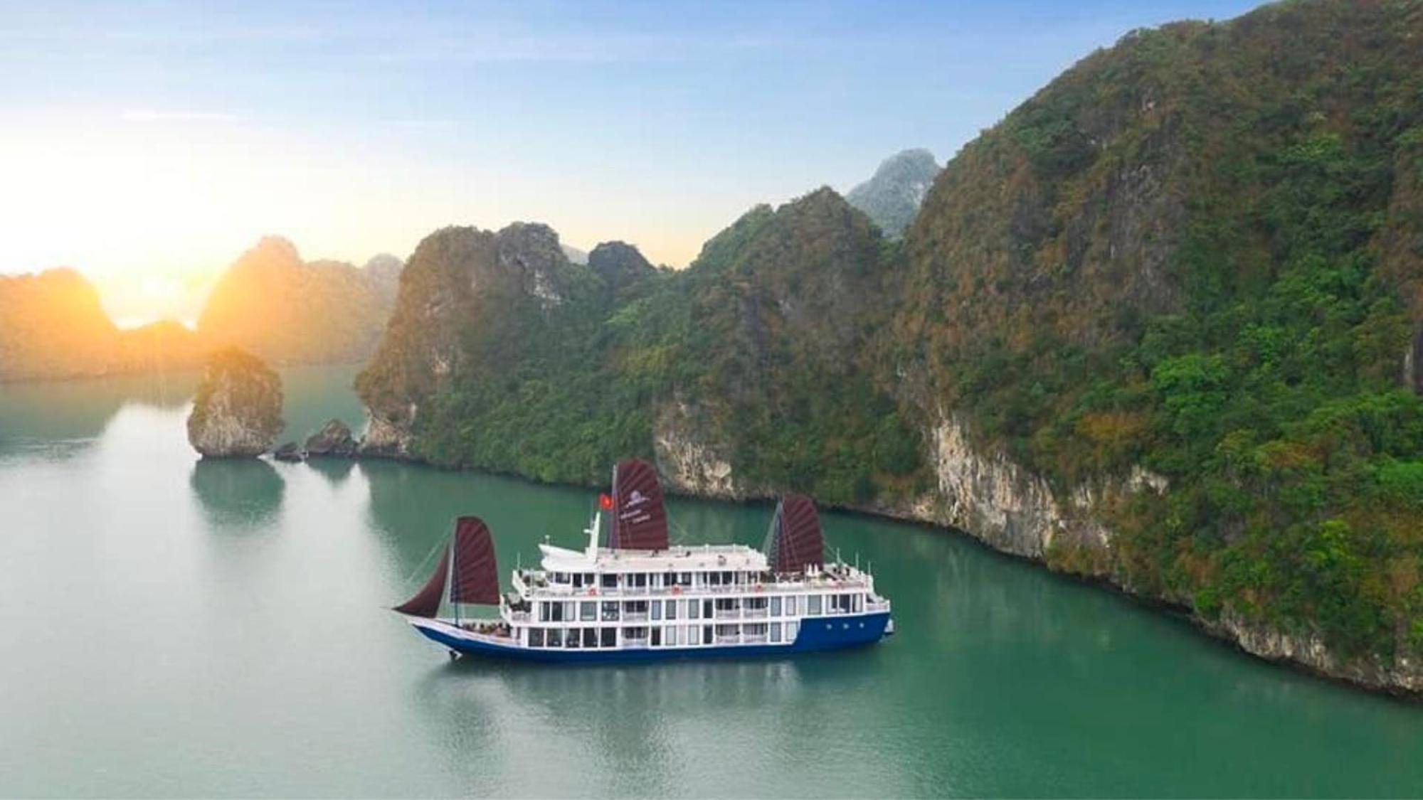 Lotus Elegance Cruise Hotell Ha Long Eksteriør bilde